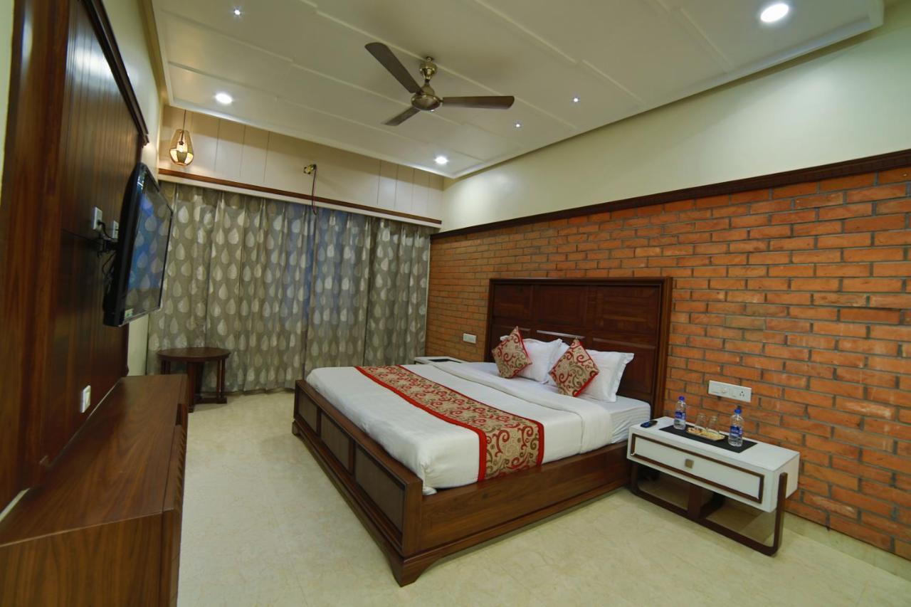 Mid Town Inn Mount Abu Ngoại thất bức ảnh